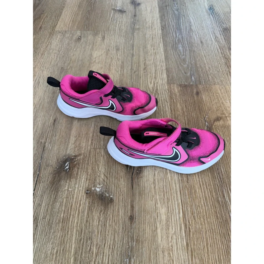 Nike cosmic runner
